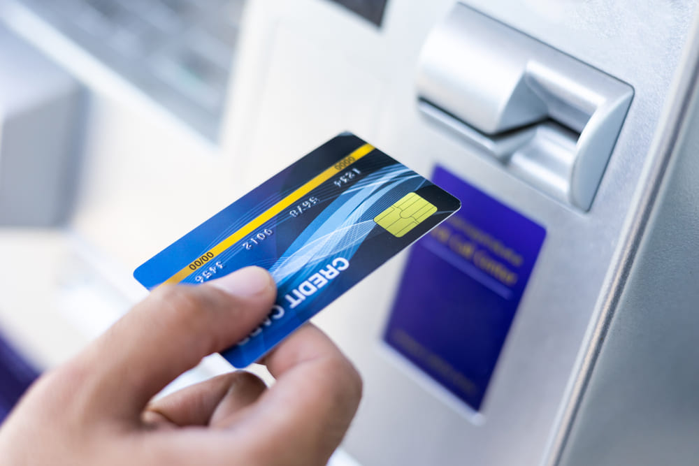 Mức phí rút tiền mặt thẻ tín dụng Sacombank bao nhiêu tiền? 2 Mức phí rút tiền mặt thẻ tín dụng Sacombank bao nhiêu tiền?