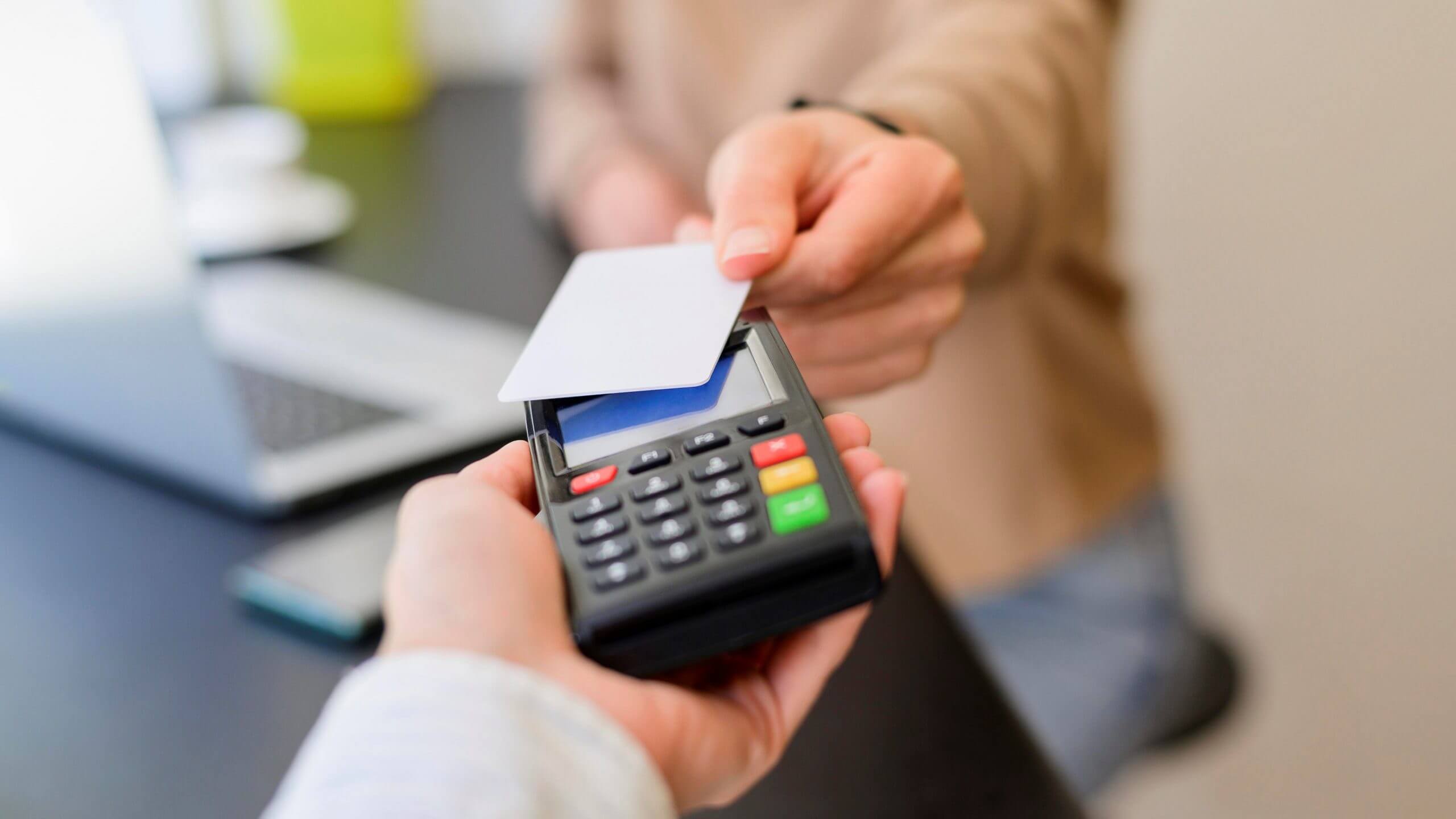 Chọn dịch vụ quẹt thẻ tín dụng lấy tiền mặt cần lưu ý điều gì? 1 Chọn dịch vụ quẹt thẻ tín dụng lấy tiền mặt cần lưu ý điều gì?